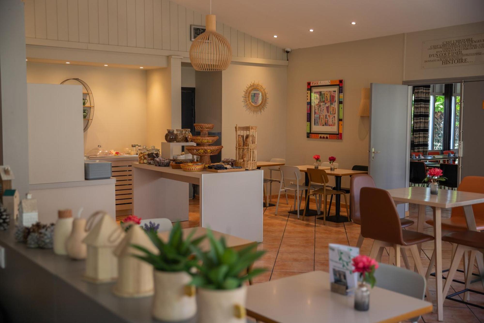Kyriad Nimes Ouest A9 Exterior photo
