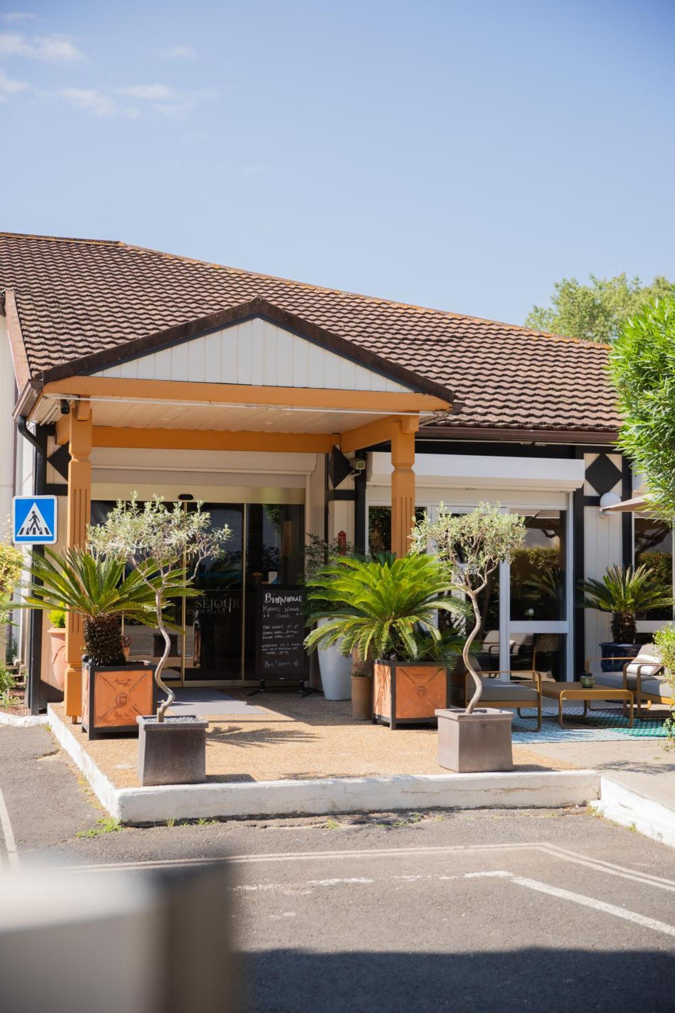 Kyriad Nimes Ouest A9 Exterior photo