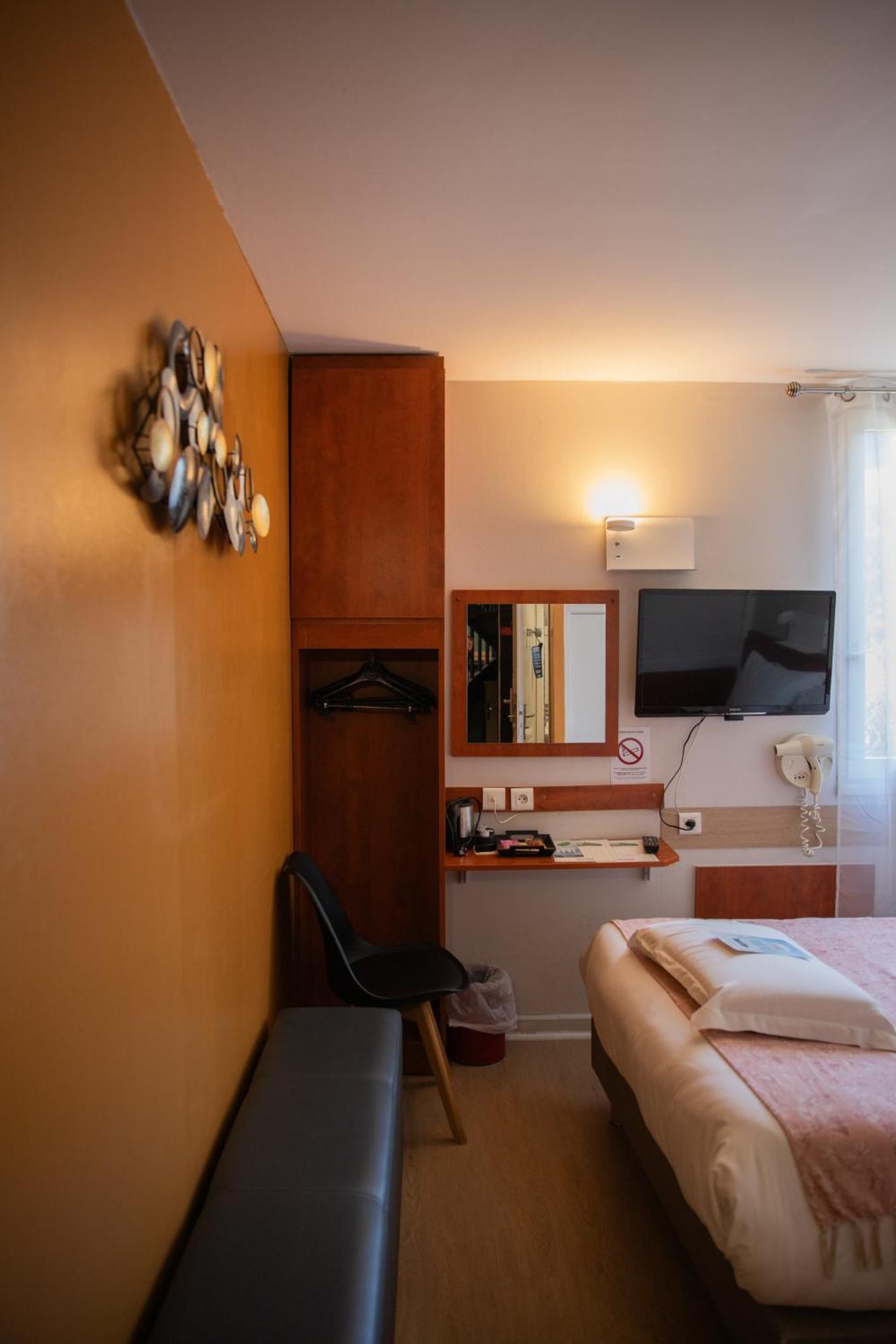 Kyriad Nimes Ouest A9 Exterior photo