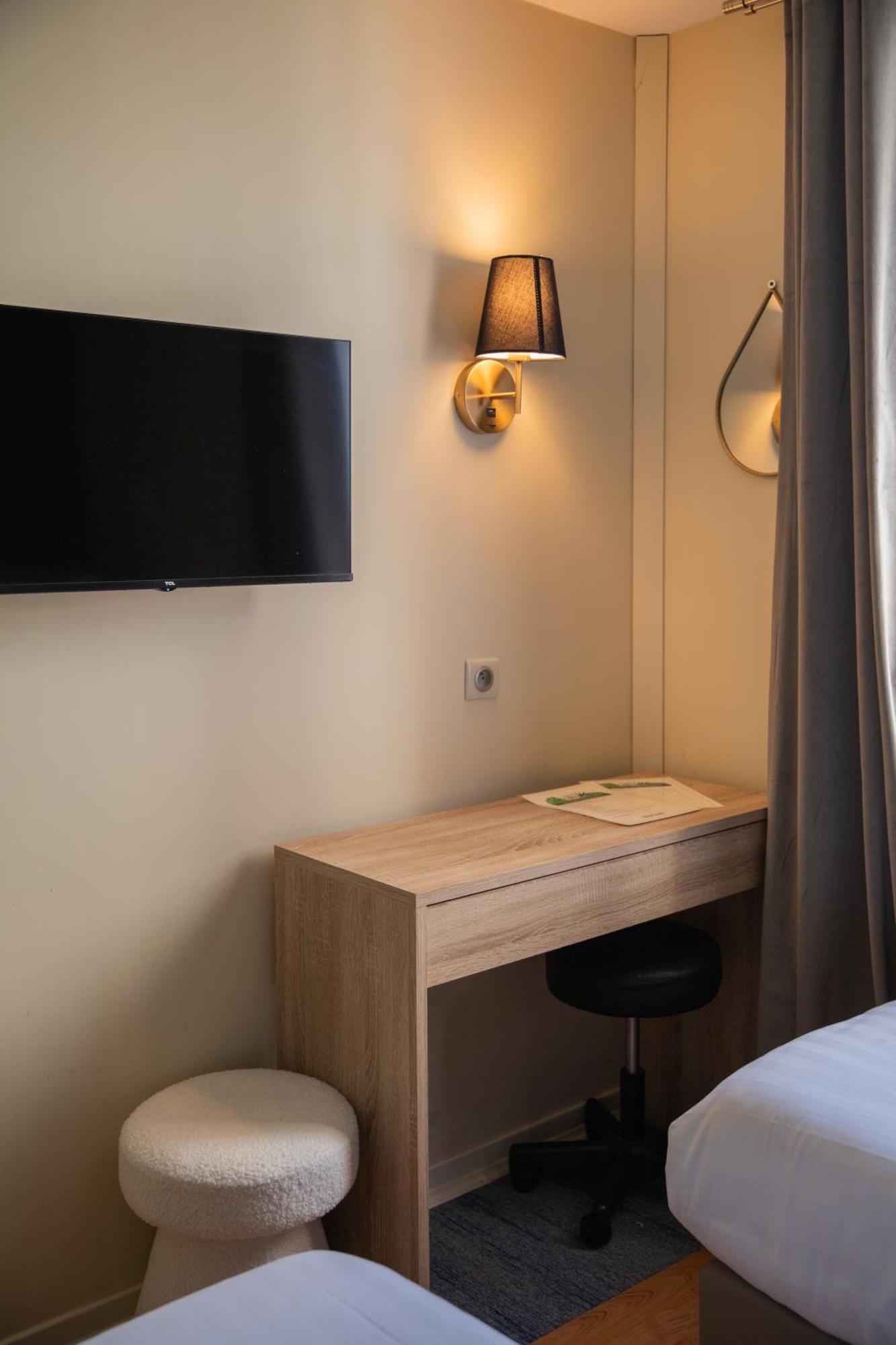 Kyriad Nimes Ouest A9 Exterior photo