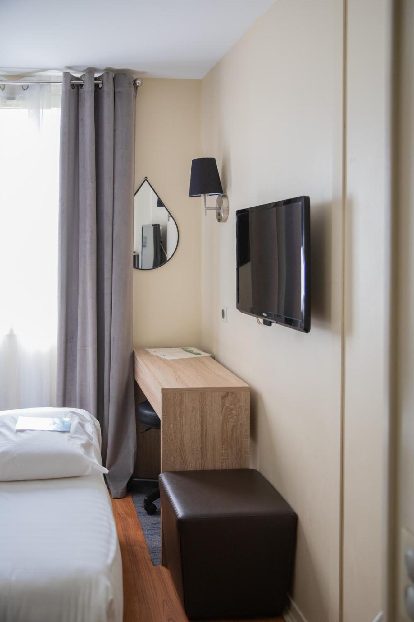 Kyriad Nimes Ouest A9 Exterior photo